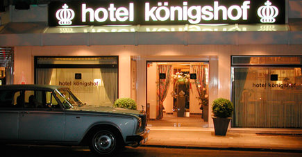 Hotel Cologne - Hotel
                                                      royal court - view
                                                      entrance with
                                                      limousine - your
                                                      hotel in Cologne.