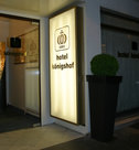 Hotel
                                                          Cologne -
                                                          Hotel royal
                                                          court - The
                                                          entrance of
                                                          the hotel
                                                          royal court in
                                                          Cologne by
                                                          night -
                                                          Cologne
                                                          hotel.